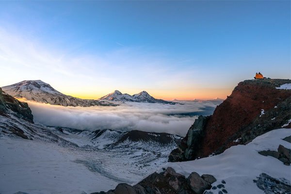 the Chandrashila Summit, it is advisable to step back and take in the view. This point, with its awesome 360-degree view of the Garhwal Himalayas, is what the trekkers call a sneak peek at the beautiful heaven.